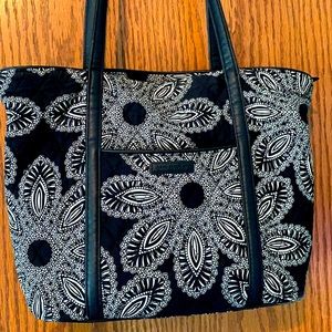 Vera Bradley iconic Sm tote **INCLUDES** wristlet! 🖤🤍